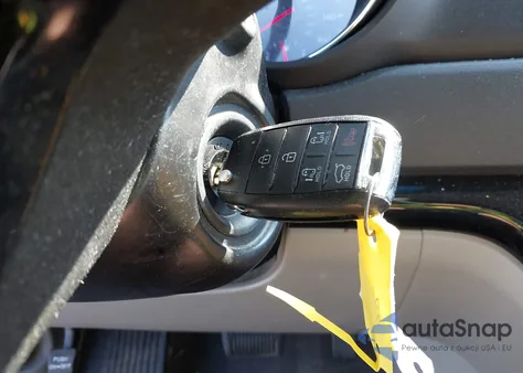 2021 Kia Sedona Lx z USA, uszkodzony, nr VIN KNDMB5C19M6668069